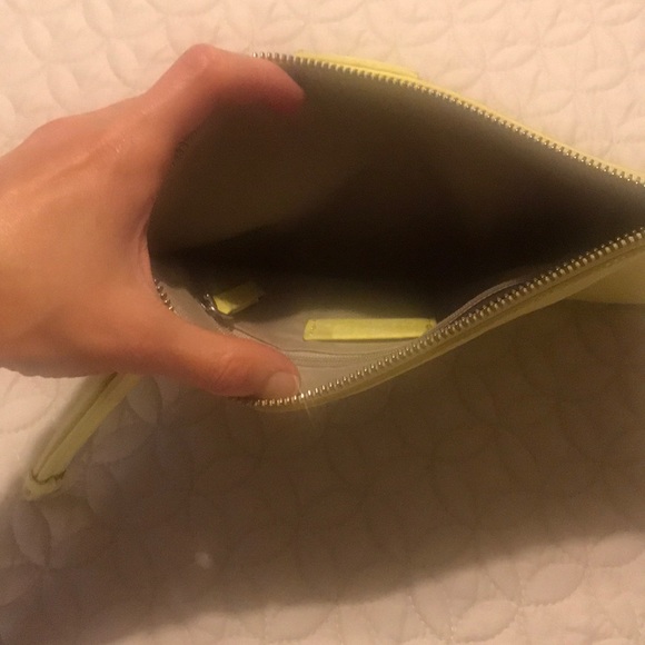 Clutch - Picture 3 of 3